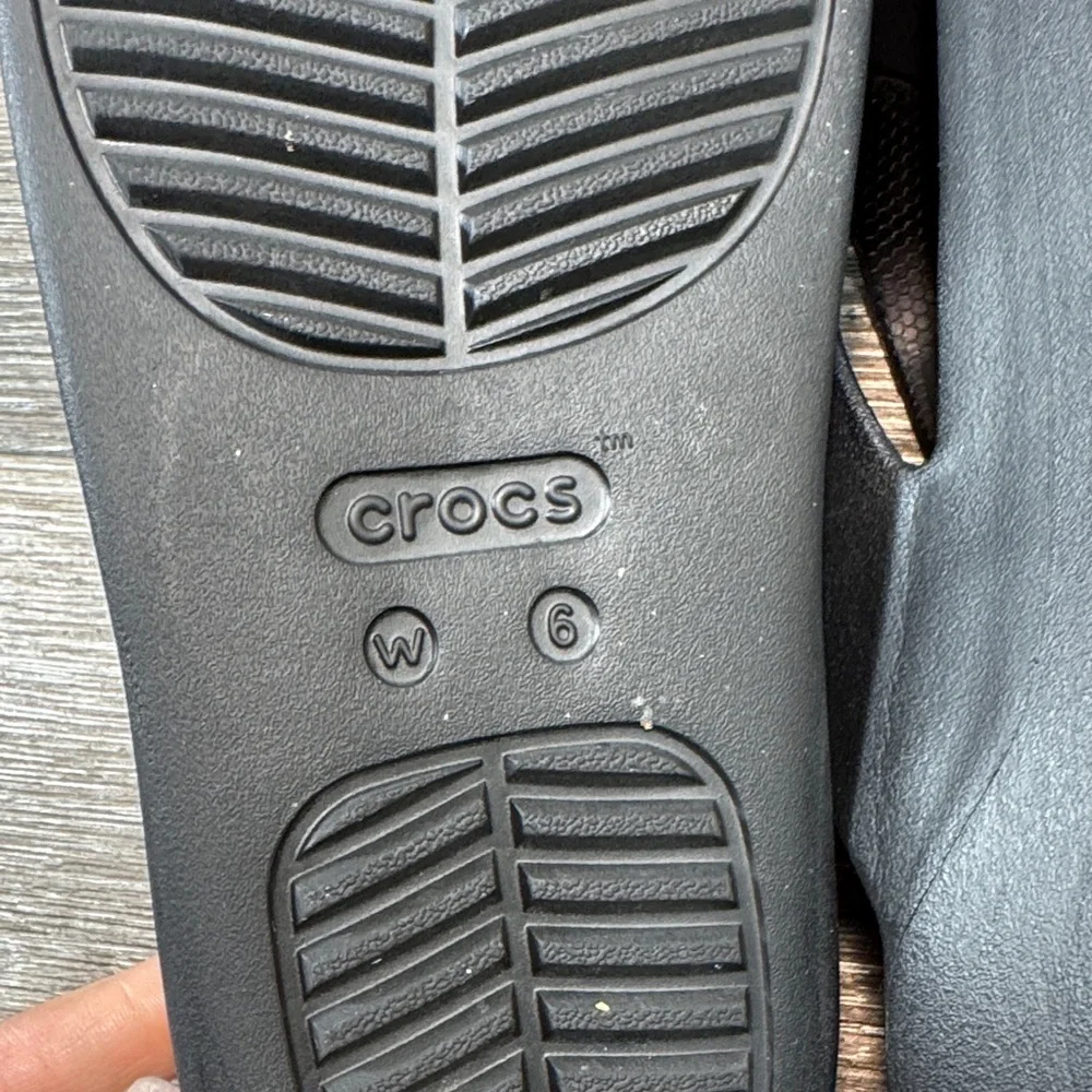 CROCS Women's Black Platform Sandals size 6 (j97)